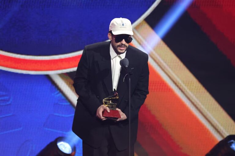 Bad Bunny se alza con el Latin Grammy a Mejor Álbum de Música Urbana con “DTM”