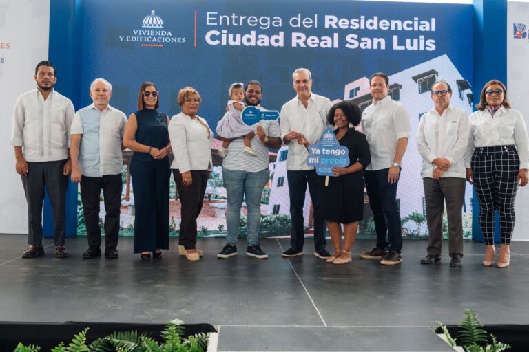 Presidente Abinader entrega 360 apartamentos en Ciudad Real San Luis y beneficia a 760 familias