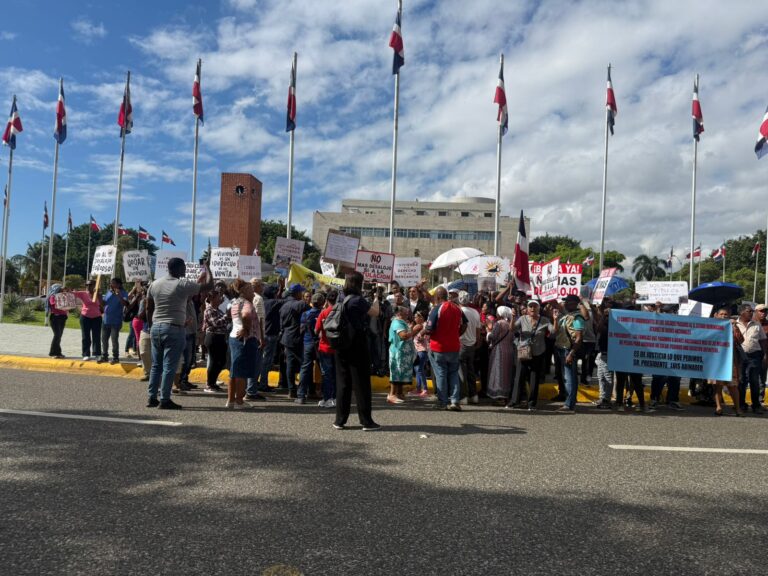 Comunitarios marchan para el cese de desalojos forzosos #FVDigital