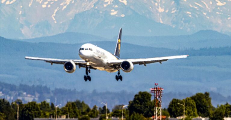 USA: Avión de UPS se estrelló en aeropuerto (video) – #DeInteres   #FVDigital
