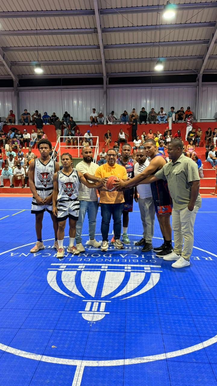 Diputado Jhon Contreras participa en Torneo de Baloncesto Superior de Los Botados, Yamasá