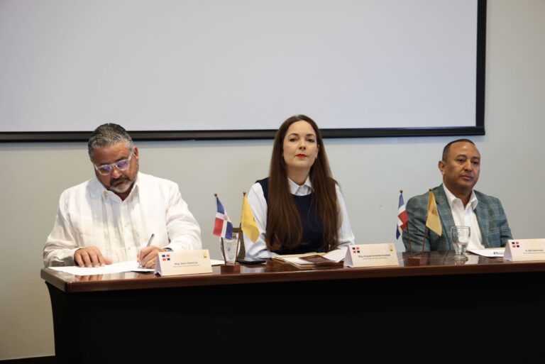 JCE recibe propuestas de aspirantes a miembros de las OCLEE en Chile y Panamá