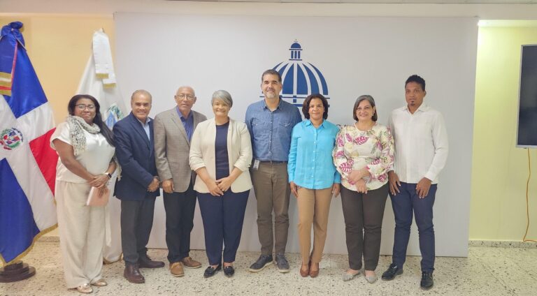 Gobernadoras de la Región Higuamo reciben inducción sobre estructura y funciones del Ministerio de Economía