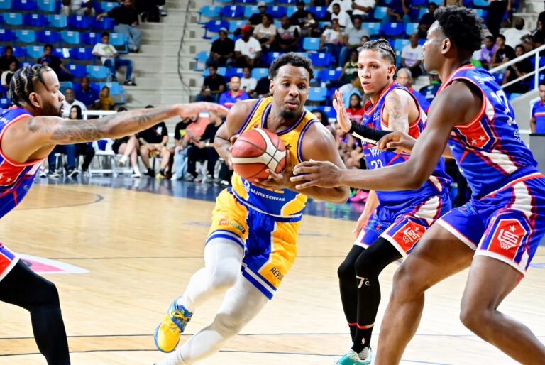 Mauricio Báez elimina a San Lázaro y enfrentará a San Carlos en la final del TBS Distrito 2025 #FVDigital