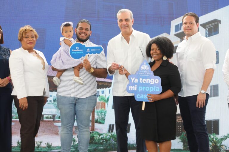 Presidente Abinader entrega 360 nuevos apartamentos en Ciudad Real San Luis