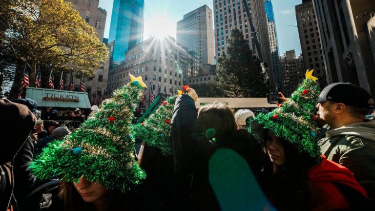 ‘Es emocionante. Esperamos todo el año para ver el árbol’