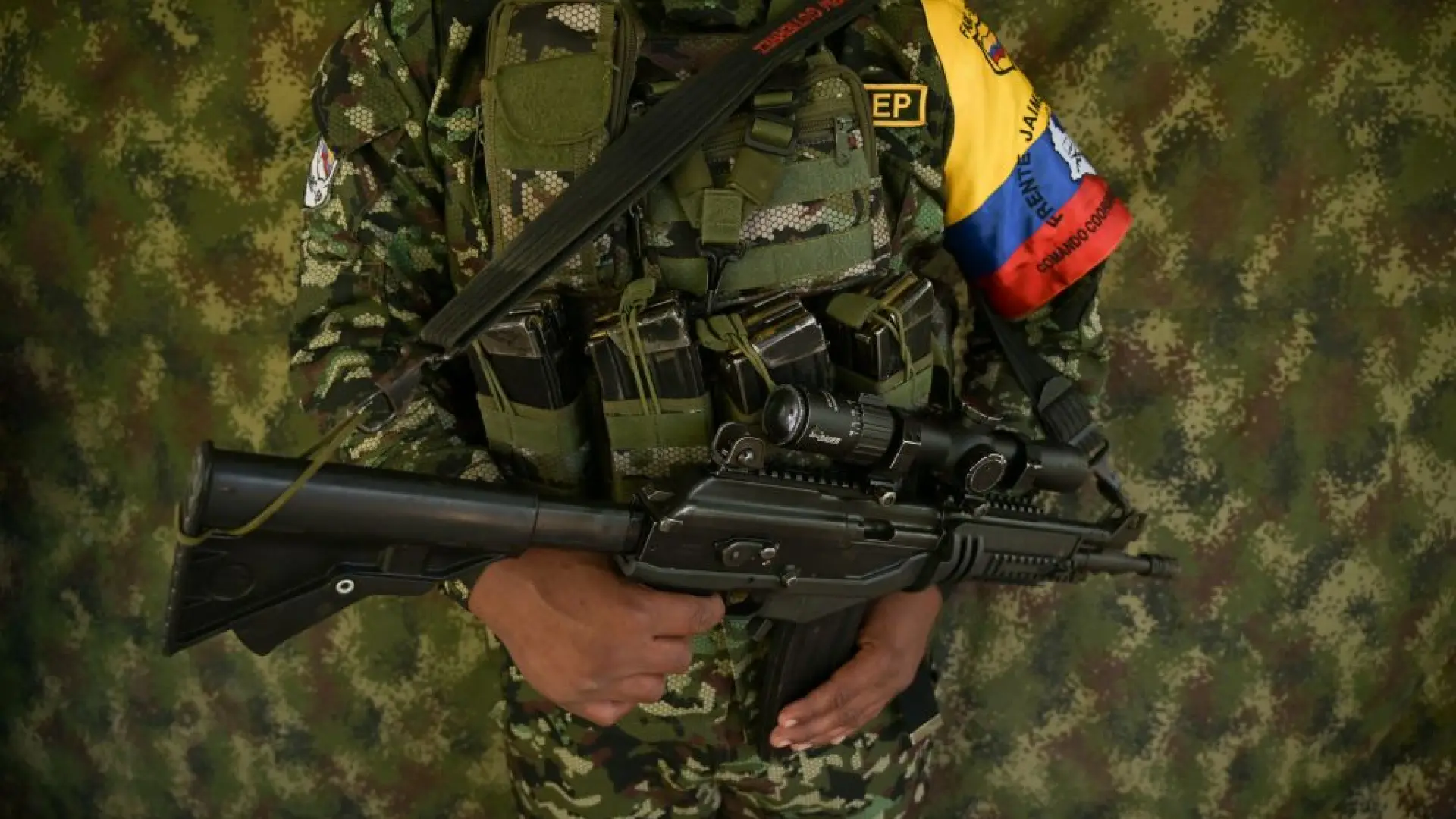 un-guerrillero-de-la-disidencia-de-las-farc.jpeg