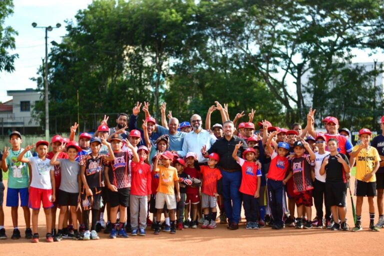 INEFI entrega play remozado de la Liga Añeja en San Francisco de Macorís