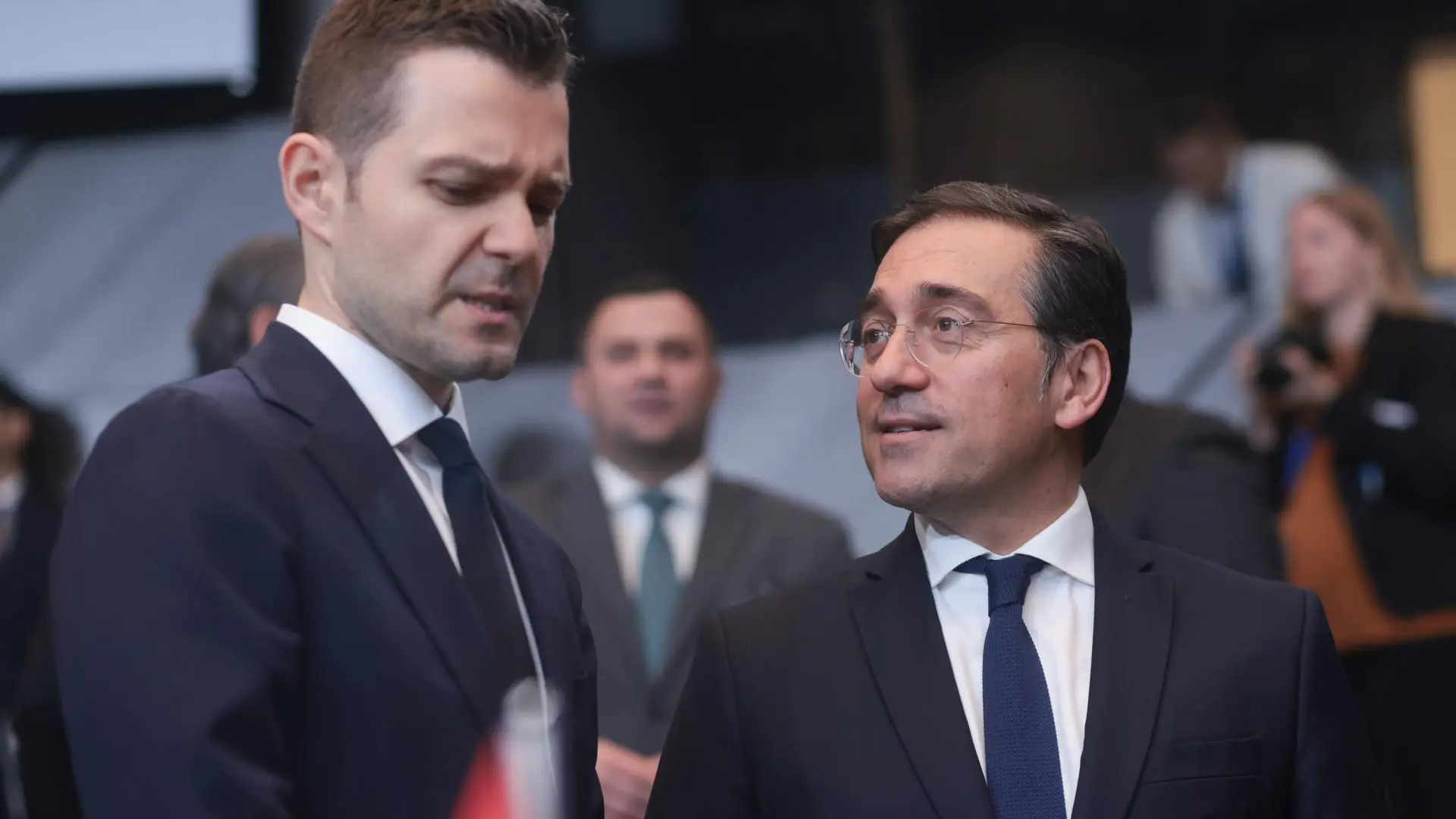 #Mundo:España pide usar los fondos rusos congelados para ayudar a Ucrania pese al bloqueo de Bélgica e Italia: "Es la mejor opción" #FVDigital