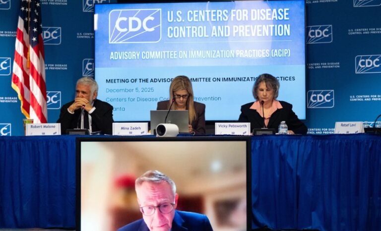 Comité asesor de EE. UU. rompe consenso histórico y limita vacuna de hepatitis B en recién nacidos