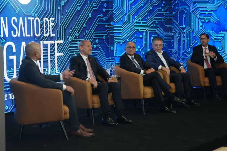 Banco Popular presenta libro “Un salto de gigante” sobre transformación digital del país