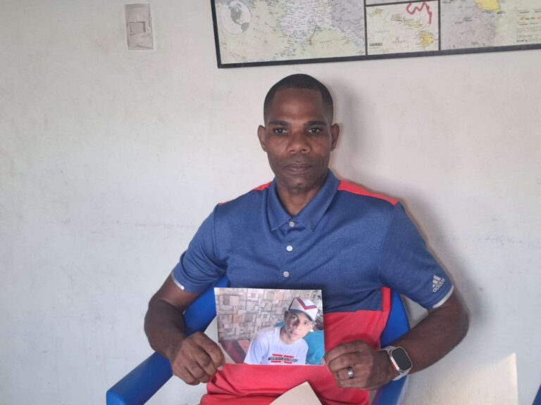 Familia solicita apoyo para ubicar a joven desaparecido hace cuatro meses en Santo Domingo