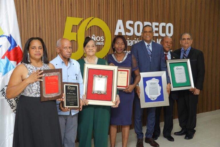 Micro y pequeños empresarios celebran 50 años de fundación de su asociación