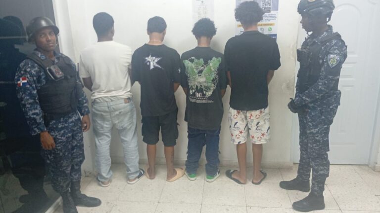 Policía detiene a dos hombres en Sabana Perdida #FVDigital