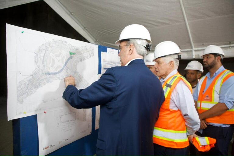 Presidente Abinader realiza visita de supervisión al túnel bajo la Plaza de la Bandera