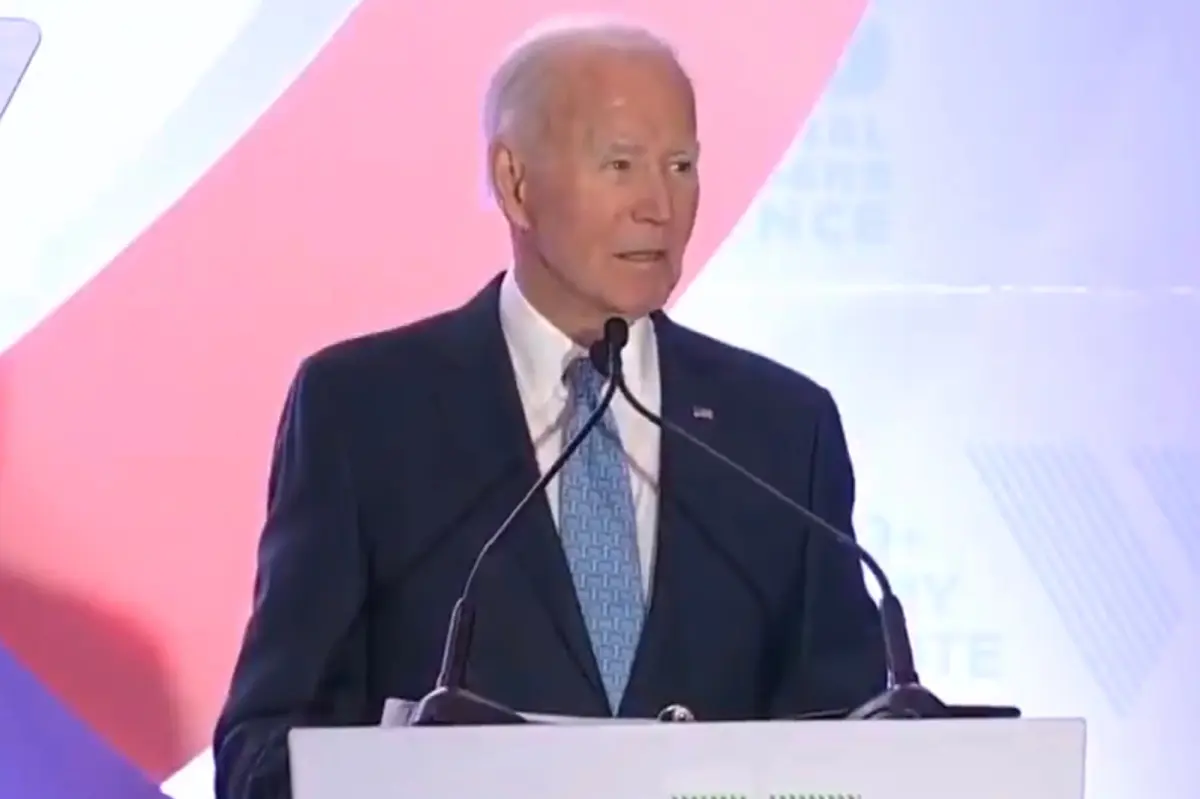 biden-suffers-brutal-gaffe-trying-116825062.jpg