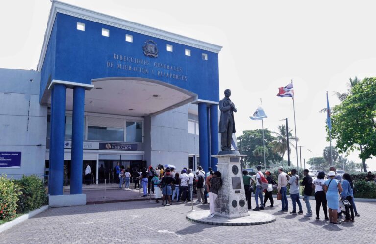 Migración cerrará atención al público a las 2:30 PM este lunes – #DeInteres   #FVDigital