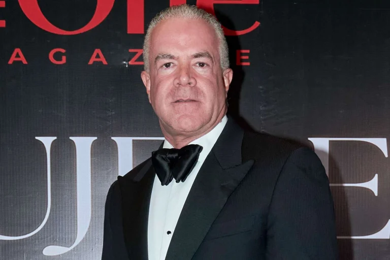 Juez emite orden de aprehensión contra empresario vinculado a Miss Universo