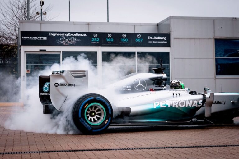 Mercedes F1 se despide de su exitoso motor con una demostración #F1 #FVDigital