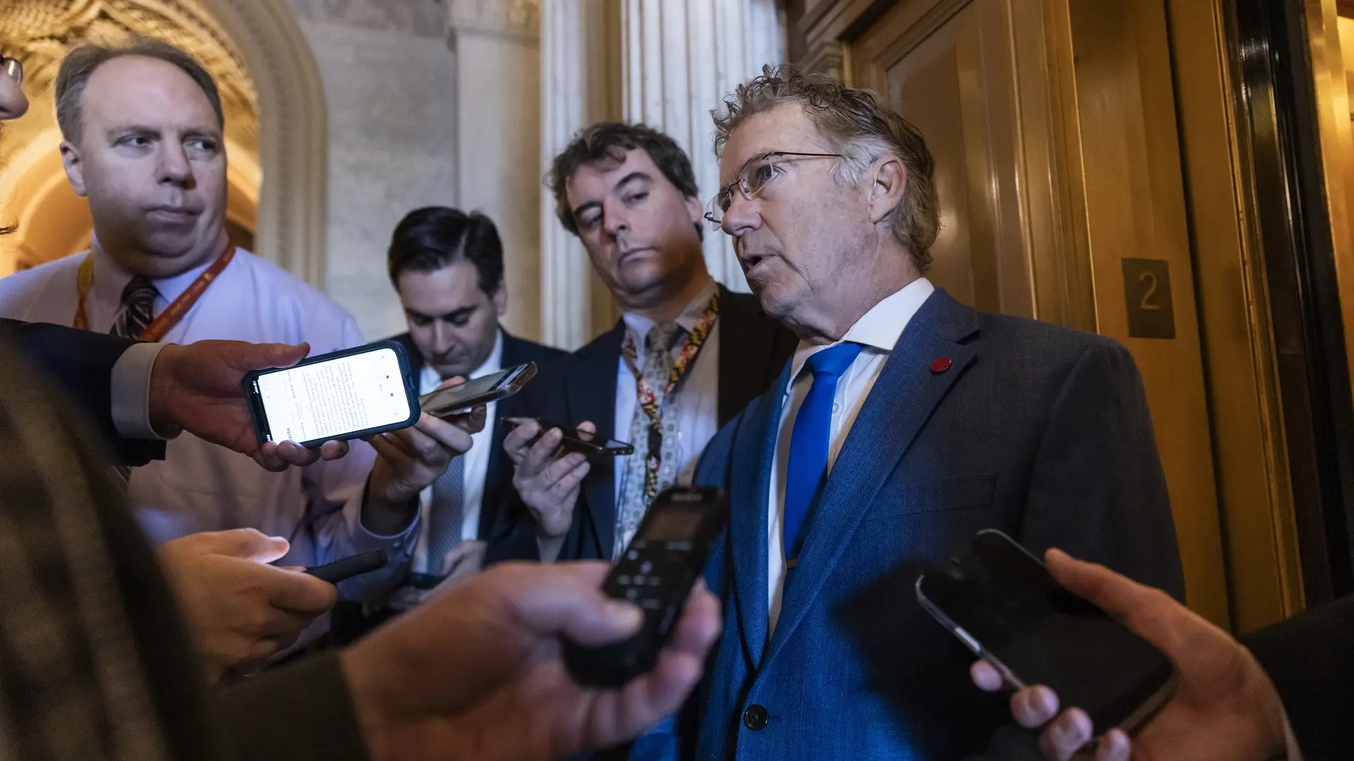 Senado de EE.UU. aprueba resolución que condiciona acciones militares de Trump contra Venezuela