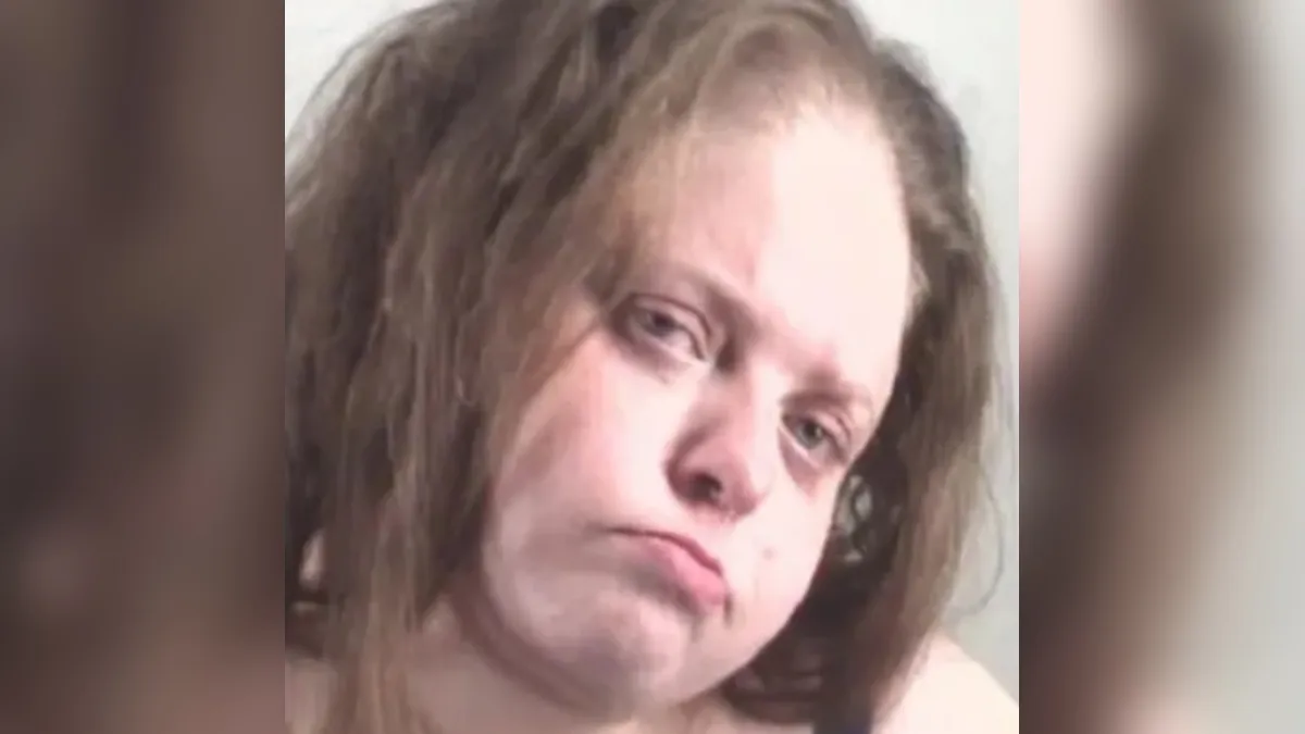 Mujer acusada de asesinato en Texas por apuñalar a su tío tras discusión