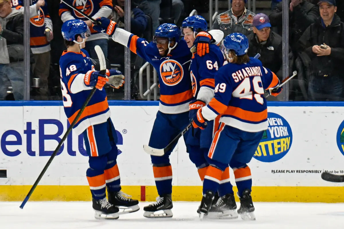 celebrates-goal-new-york-islanders-117280877.jpg