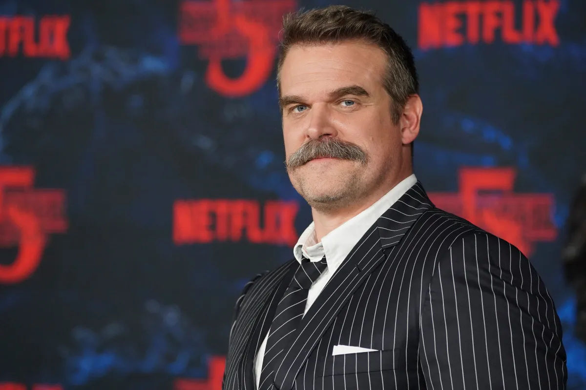 david-harbour-abandona-proyecto-con-pedro-pascal-tras-estreno-de-stranger-things.jpg
