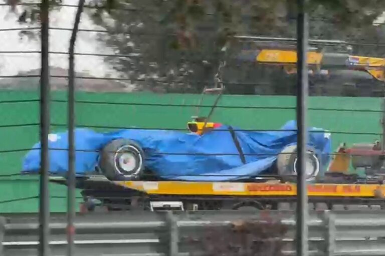 Arvid Lindblad pierde el control del Racing Bulls VCARB03 durante pruebas en Imola