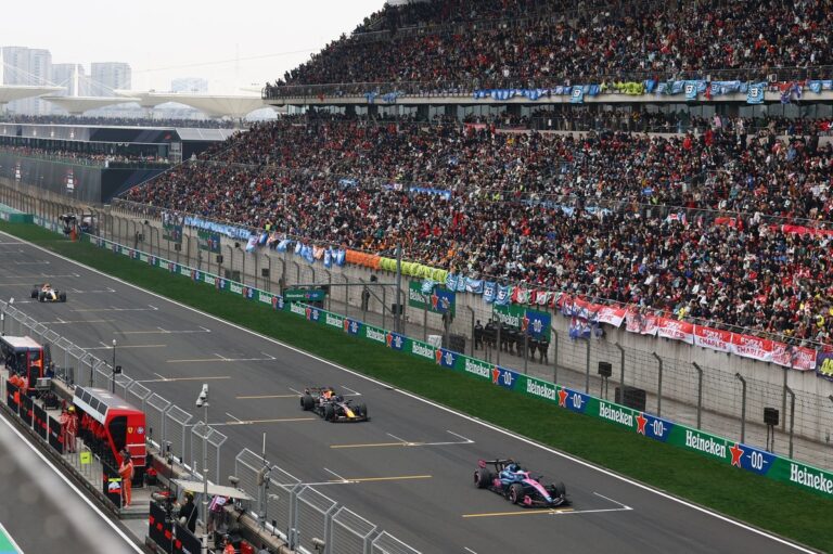 El problema en las salidas que le está costando caro a Verstappen en 2026 #F1 #FVDigital