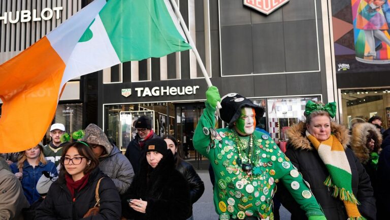 Miles acuden a la Quinta Avenida al Desfile de San Patricio