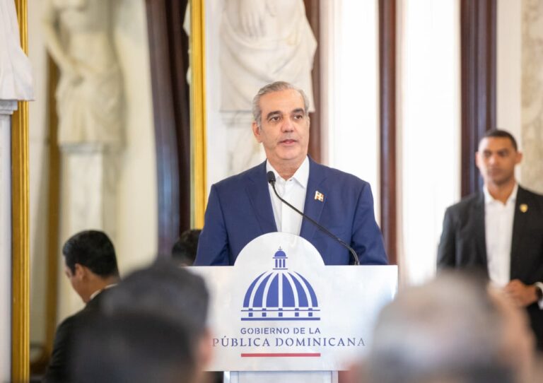 Abinader admite habrán presiones en tarifas eléctricas, costos del transporte y alimentos por conflicto en Medio Oriente