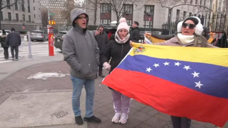 Venezolanos en NY mantienen esperanza de captura de Maduro