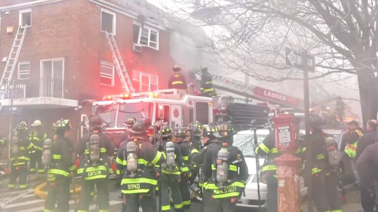 Cuatro muertos y varios heridos en incendio en edificio
