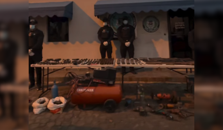 DINTEL ocupa armas y equipos para modificación durante allanamiento en Ensanche La Fe