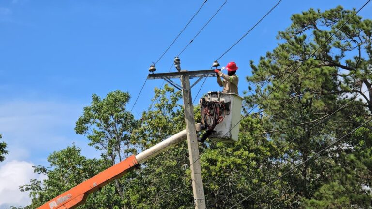 Edenorte invierte RD$7.3 millones en proyectos de rehabilitación de Salcedo