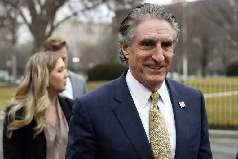 Estados Unidos valora permitir la perforación de crudo en zonas protegidas del golfo de México