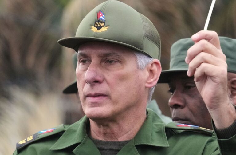 Cuba confirma conversaciones con Estados Unidos en plena crisis económica