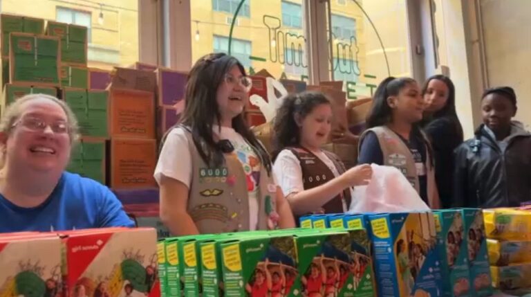 Niñas sin hogar encuentran comunidad en las ‘Girl Scouts’