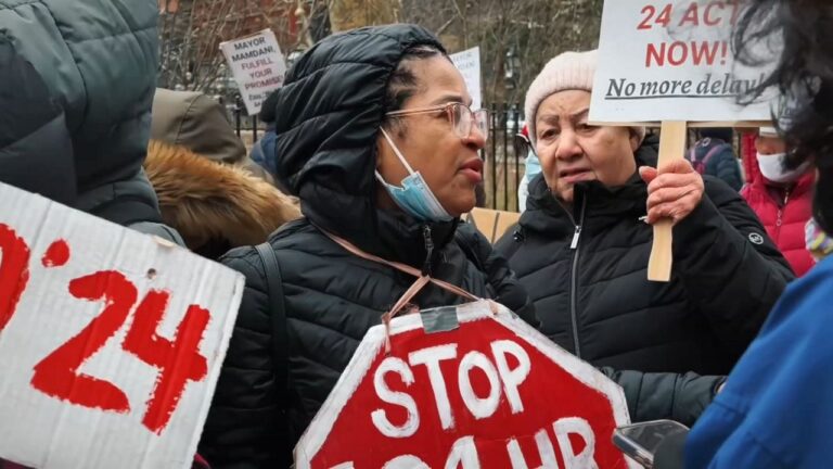 Trabajadoras -cuidadoras en el hogar- se manifiestan en demanda de ley que limite jornadas de trabajo a 12 horas