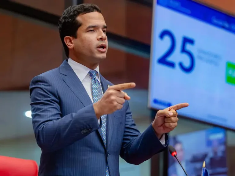 Ante conflicto en Irán, Omar Fernández reitera indexación salarial aliviaría economía familiar