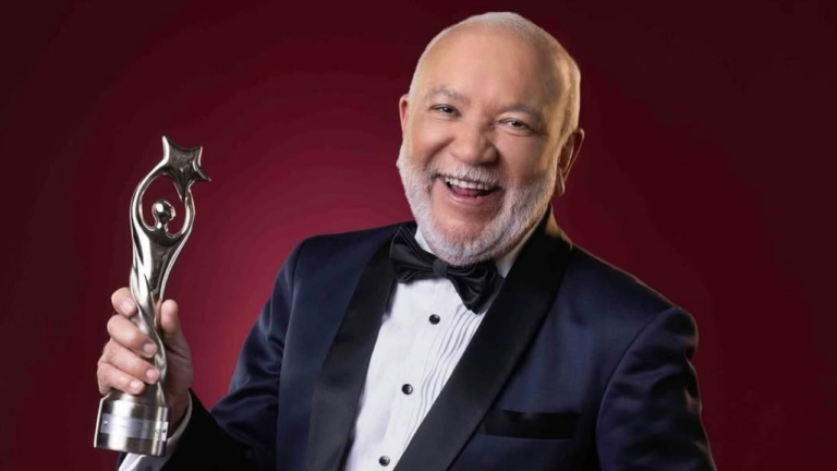 Jochy Santos entrega Gran Soberano a su madre en emotivo gesto familiar