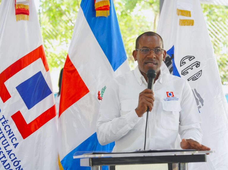 Anuncian inicio del programa de titulación en los sectores Los Ríos y El Galá en el DN