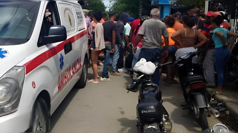Joven fallece tras colisión entre motocicleta y camión en Santo Domingo