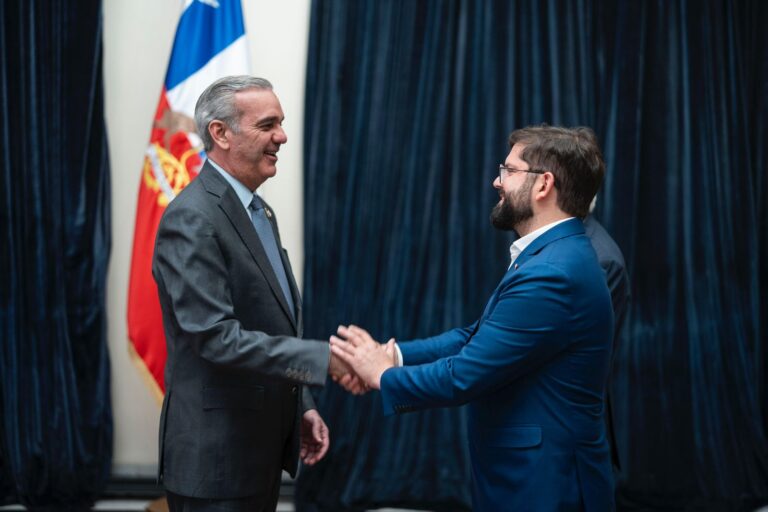 Presidente Luis Abinader ofrece saludo protocolar a su homólogo de Chile Gabriel Boric