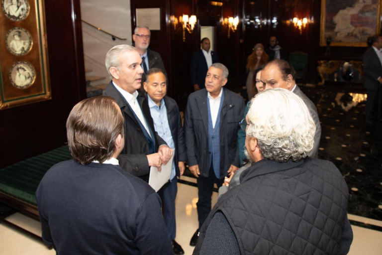 Abinader llega a París para reunirse con Macron y participar en foro anticorrupción #FVDigital