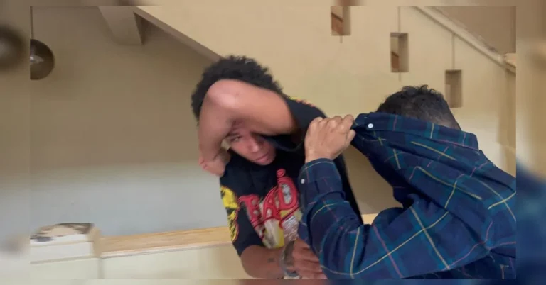 Juez impone prisión preventiva a dos hombres por asalto a mujer en Santiago