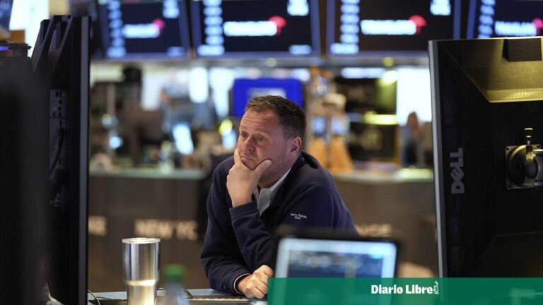 Precios del petróleo en alza y las bolsas con pérdidas, temor a crisis