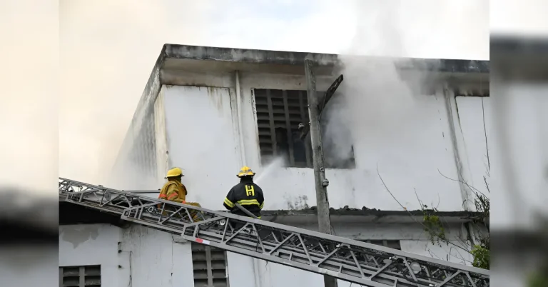 Reportan conato de incendio en almacén de Banreservas en Santo Domingo