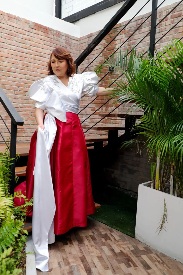 Emelyn Baldera destaca el trabajo de mujeres en la moda como Carolina Almonte en los Premios Soberano