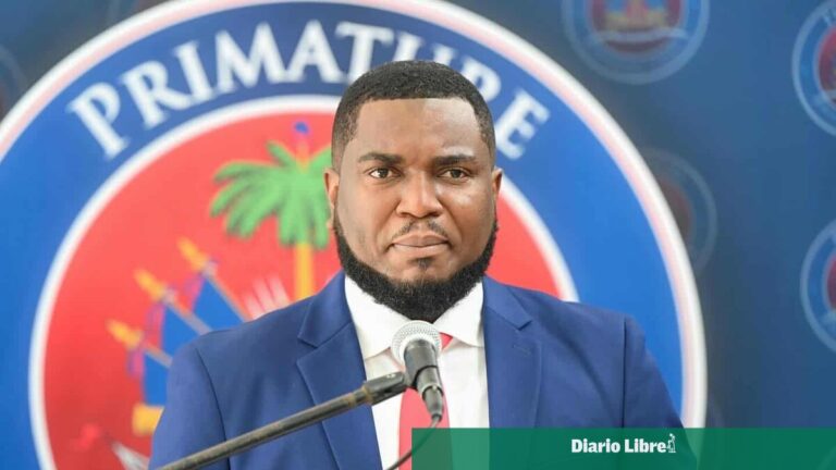 Dejan el libertad a Antoine Jean Simon Fénélon